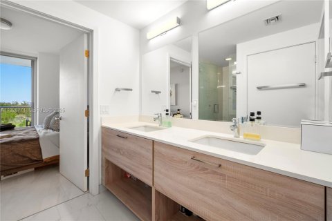 Condo in North Miami Beach, Florida, 2 bedrooms  № 1987210 - photo 11