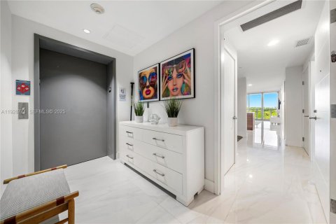 Condo in North Miami Beach, Florida, 2 bedrooms  № 1987210 - photo 3