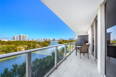 Condominio en North Miami Beach, Florida, 2 dormitorios  № 1987210