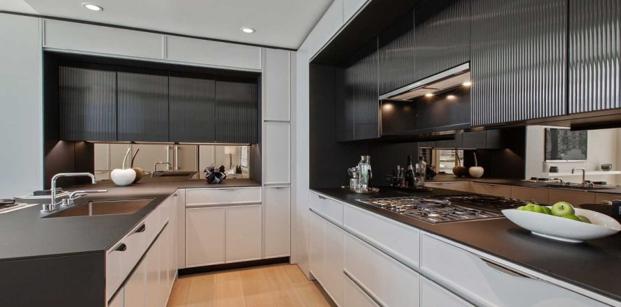 Apartment in THREE HUNDRED COLLINS in Miami Beach, Florida 3 bedrooms, 235 sq.m. № 69772