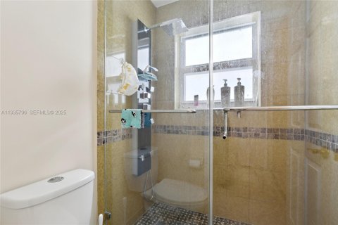 Casa en venta en Miramar, Florida, 5 dormitorios, 337.05 m2 № 1993929 - foto 24