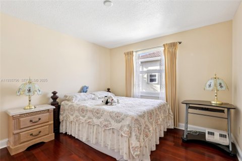 Casa en venta en Miramar, Florida, 5 dormitorios, 337.05 m2 № 1993929 - foto 30