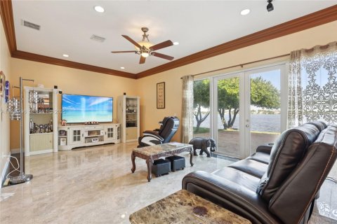 Casa en venta en Miramar, Florida, 5 dormitorios, 337.05 m2 № 1993929 - foto 12