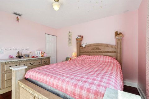 Casa en venta en Miramar, Florida, 5 dormitorios, 337.05 m2 № 1993929 - foto 22