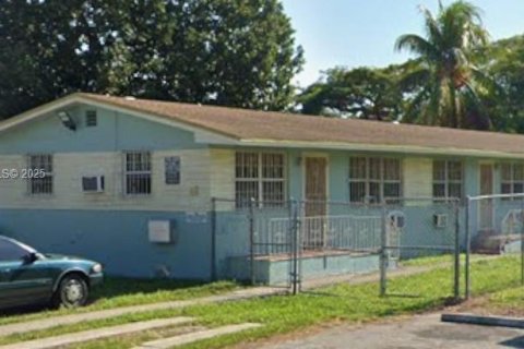 Villa ou maison à Miami, Floride 1 chambre, 270.72 m2 № 1993167