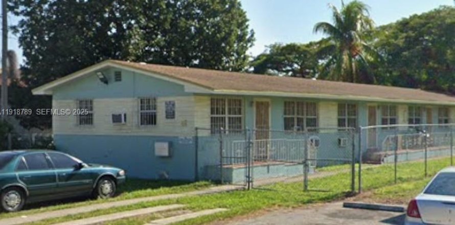 Villa ou maison à Miami, Floride 1 chambre, 270.72 m2 № 1993167