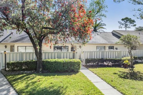 House in Tarpon Springs, Florida 2 bedrooms, 109.35 sq.m. № 1718729 - photo 1