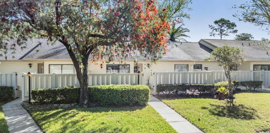 House in Tarpon Springs, Florida 2 bedrooms, 109.35 sq.m. № 1718729