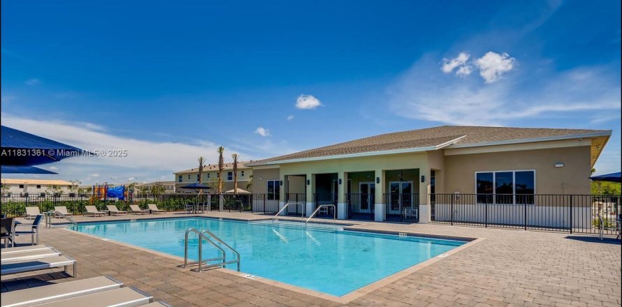 Adosado en Florida City, Florida 2 dormitorios, 112.23 m2 № 1807874