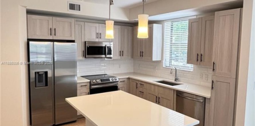 Квартира в Санрайз, Флорида 2 спальни, 105.07м2 № 2014185