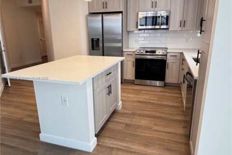 Снять в аренду квартиру в Санрайз, Флорида 2 спальни, 105.07м2, № 2014185 - фото 2