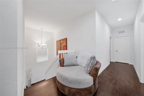 House in Miami, Florida 4 bedrooms, 287.07 sq.m. № 2069602 - photo 21