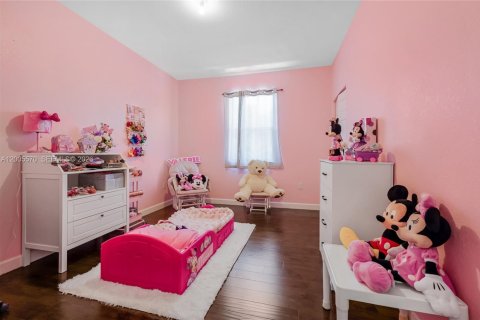 House in Miami, Florida 4 bedrooms, 287.07 sq.m. № 2069602 - photo 27