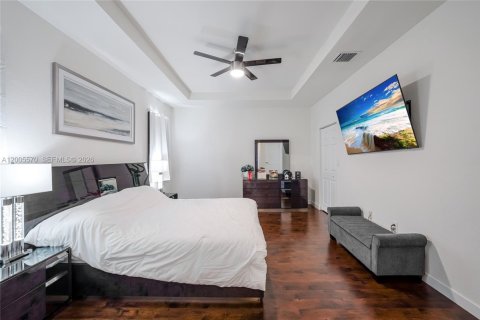 House in Miami, Florida 4 bedrooms, 287.07 sq.m. № 2069602 - photo 23