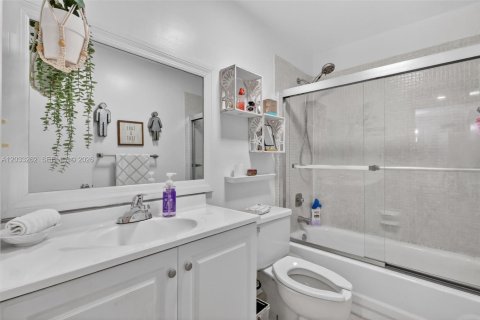 Copropriété à vendre à Tamarac, Floride: 2 chambres, 80.36 m2 № 2077987 - photo 18