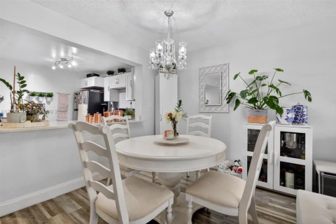 Copropriété à vendre à Tamarac, Floride: 2 chambres, 80.36 m2 № 2077987 - photo 11