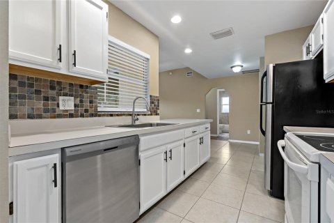 Casa en venta en Brandon, Florida, 3 dormitorios, 129.78 m2 № 1902624 - foto 6