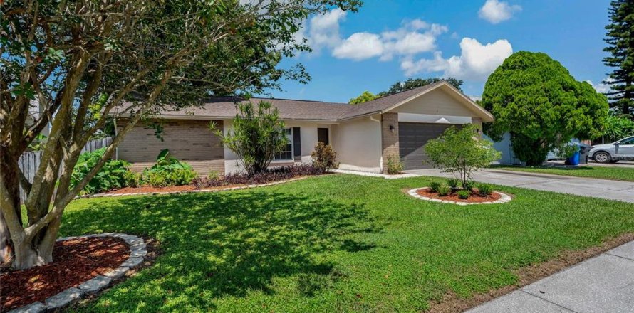 Casa en Brandon, Florida 3 dormitorios, 129.78 m2 № 1902624