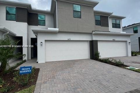 Townhouse in Port St. Lucie, Florida 3 bedrooms, 155.52 sq.m. № 2039777 - photo 18