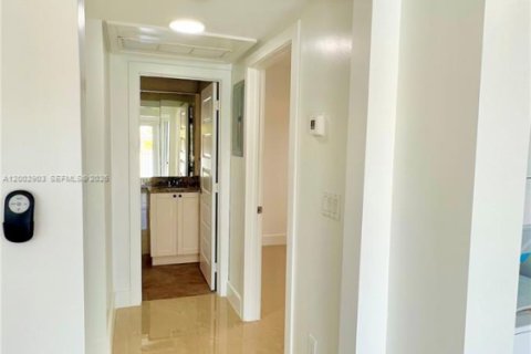 Снять в аренду квартиру в Майами-Бич, Флорида 2 спальни, 92.9м2, № 2066151 - фото 10