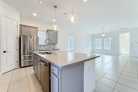 House in Orlando, Florida 4 bedrooms, 190.82 sq.m. № 1912960 - photo 4