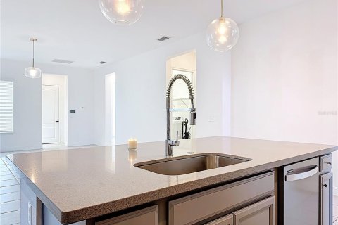 House in Orlando, Florida 4 bedrooms, 190.82 sq.m. № 1912960 - photo 13