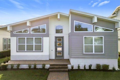House in Orlando, Florida 4 bedrooms, 190.82 sq.m. № 1912960 - photo 1