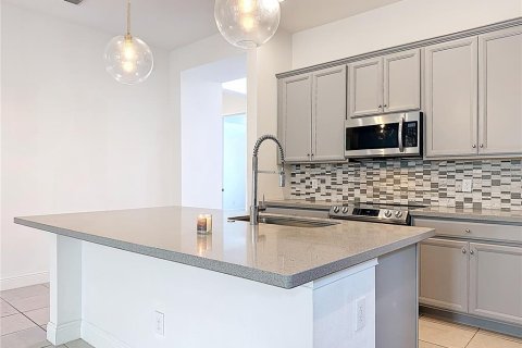 House in Orlando, Florida 4 bedrooms, 190.82 sq.m. № 1912960 - photo 6