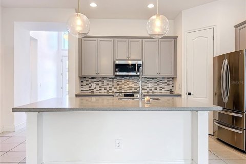 House in Orlando, Florida 4 bedrooms, 190.82 sq.m. № 1912960 - photo 7