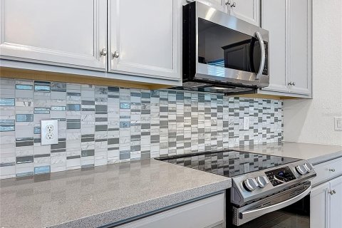 House in Orlando, Florida 4 bedrooms, 190.82 sq.m. № 1912960 - photo 9