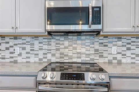 House in Orlando, Florida 4 bedrooms, 190.82 sq.m. № 1912960 - photo 10