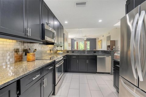 Copropriété à louer à Sarasota, Floride: 2 chambres, 159.79 m2 № 2103279 - photo 13