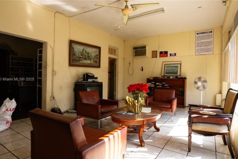 Commercial property in Miami, Florida № 1819956 - photo 6
