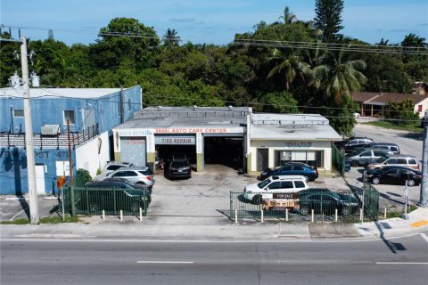 Commercial property in Miami, Florida № 1819956 - photo 1