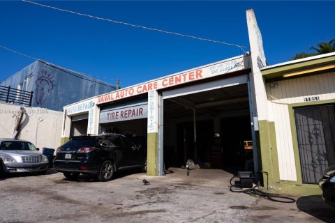 Commercial property in Miami, Florida № 1819956 - photo 4