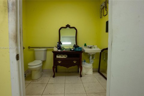 Commercial property in Miami, Florida № 1819956 - photo 10