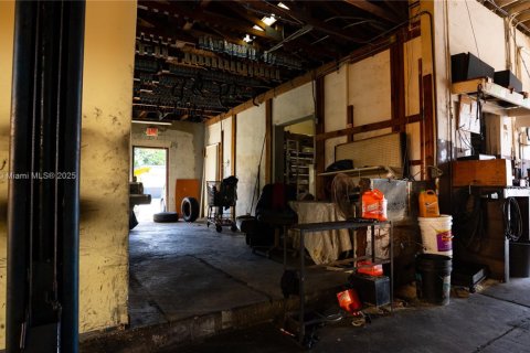 Commercial property in Miami, Florida № 1819956 - photo 8