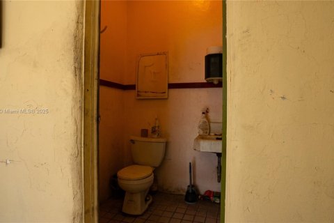 Commercial property in Miami, Florida № 1819956 - photo 11