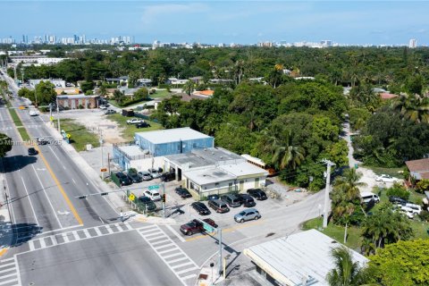 Commercial property in Miami, Florida № 1819956 - photo 2
