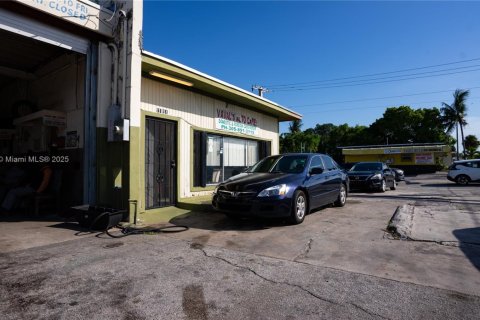 Commercial property in Miami, Florida № 1819956 - photo 12