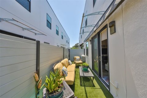 Townhouse in Tampa, Florida 3 bedrooms, 209.31 sq.m. № 1657475 - photo 23