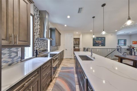 Townhouse in Tampa, Florida 3 bedrooms, 209.31 sq.m. № 1657475 - photo 14