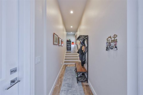 Townhouse in Tampa, Florida 3 bedrooms, 209.31 sq.m. № 1657475 - photo 2