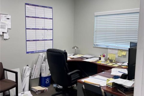 Propiedad comercial en venta en Tampa, Florida, 191.01 m2 № 1906361 - foto 5