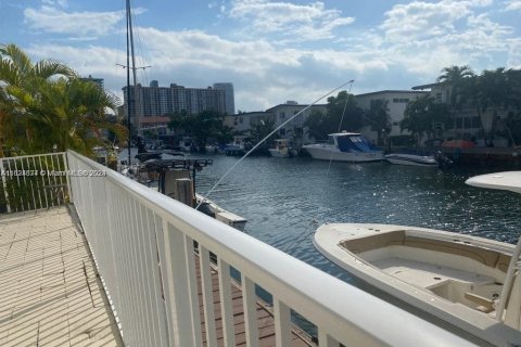 Condominio en venta en North Miami Beach, Florida, 2 dormitorios, 84.45 m2 № 1693804 - foto 12