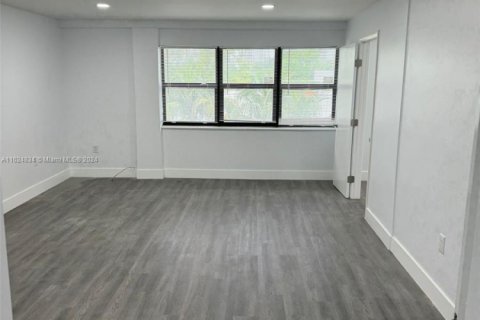 Condominio en venta en North Miami Beach, Florida, 2 dormitorios, 84.45 m2 № 1693804 - foto 1