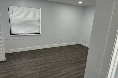 Condominio en venta en North Miami Beach, Florida, 2 dormitorios, 84.45 m2 № 1693804 - foto 3