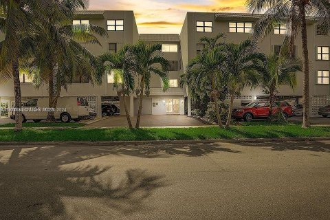 Condominio en venta en North Miami Beach, Florida, 2 dormitorios, 84.45 m2 № 1693804 - foto 11