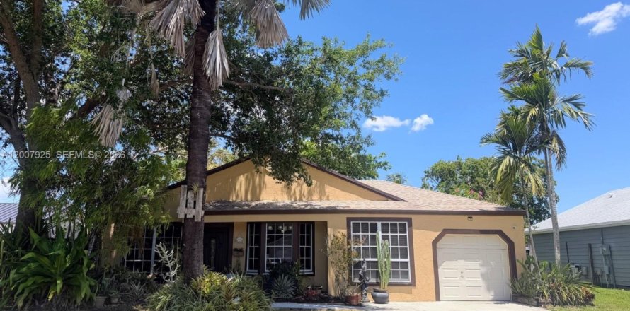 Villa ou maison à Davie, Floride 3 chambres, 139.54 m2 № 2071797