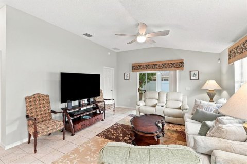 House in The Villages, Florida 3 bedrooms, 127.09 sq.m. № 2296691 - photo 17